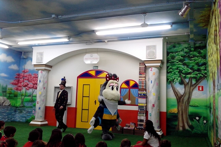 Alunos visitam Cidade do Livro